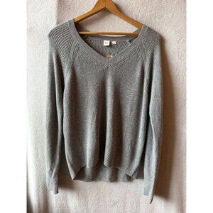 NEW WITH TAG GAP V-Neck Knit Grey Sweater Size L